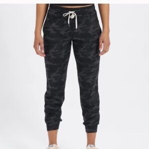 🖤Vuori Black Camouflage Jogger Pants